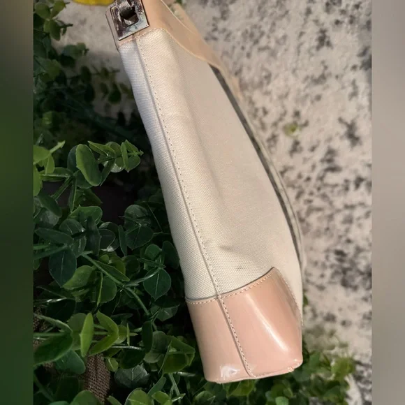 Gucci Canvas Tote Bag – Beige & Black Stripe with Gold Logo - Picture 6 of 15